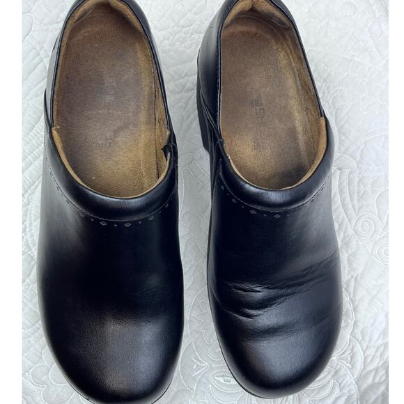 Dansko Women's Size 8 Black Leather Slip On Comfort Rubber Sole Clog Shoe - Picture 2 of 8